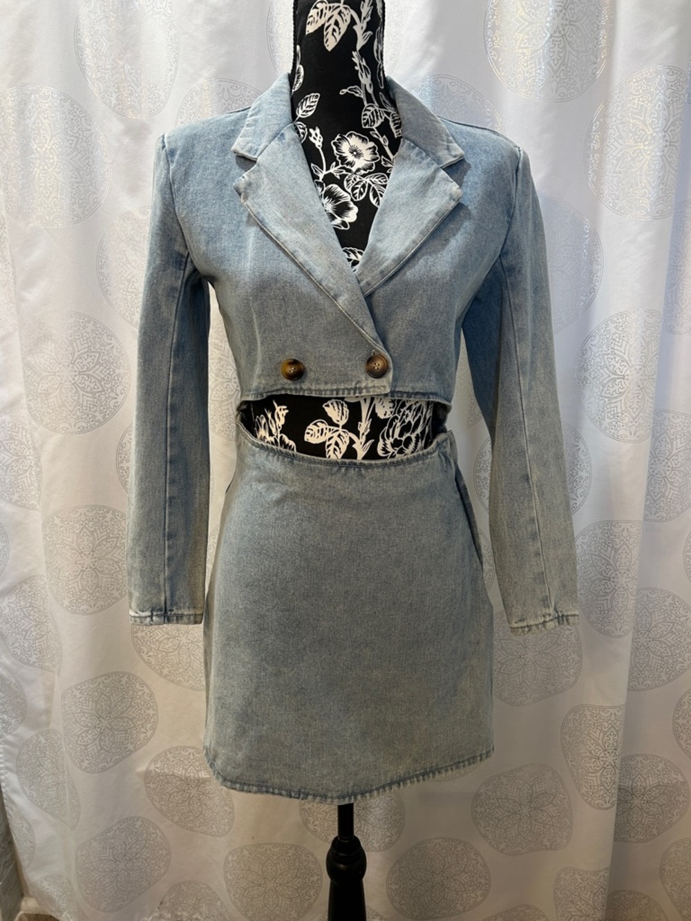 PrettyLittleThing Light Blue Denim Cutout Mini Dress Women’s 4 - Picture 2 of 10